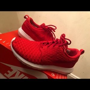 Nike roshe nm flyknit shoes!